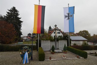 Ehrendenkmal_Volkstrauertag2016.jpg